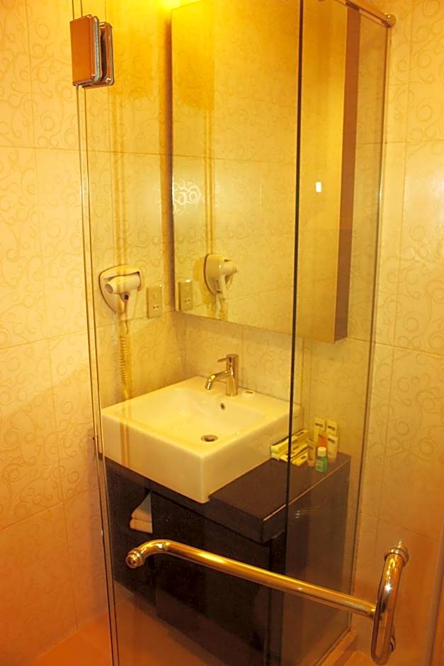 Travellers Suites Serviced Apartments