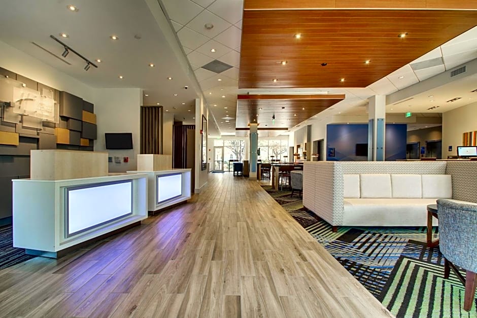 Holiday Inn Express & Suites Charleston NE Mt Pleasant US17, an IHG Hotel