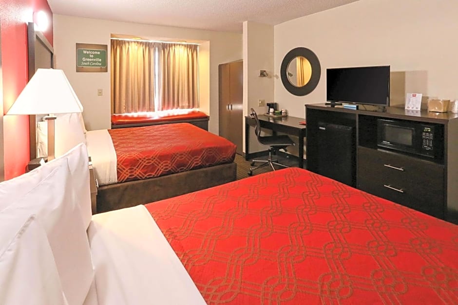 Econo Lodge Inn and Suites Greenville