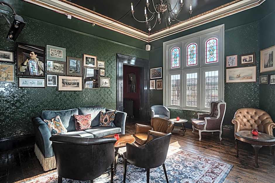 The Red Lion Hotel