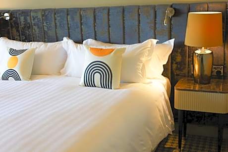 Standard King Room with Paddock View and Balcony