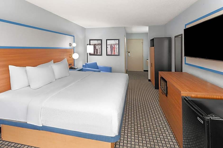 AmericInn by Wyndham Reedsburg