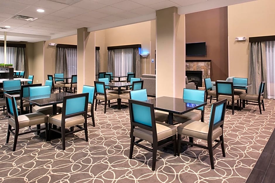 Holiday Inn Express & Suites BAKERSFIELD AIRPORT