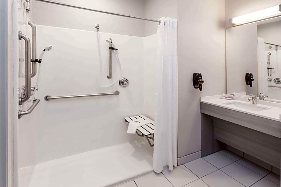 Microtel Inn & Suites by Wyndham West Fargo Near Medical Center