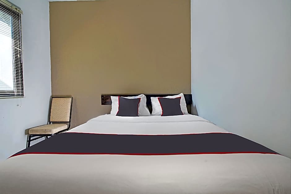 Capital O 1898 Louise Place