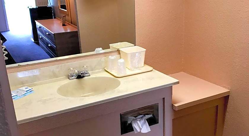 Rodeway Inn Findlay University Area