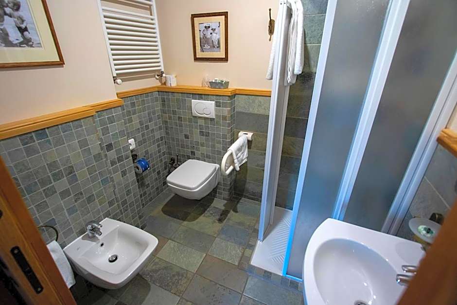 Laghetto Alpine Hotel & Restaurant