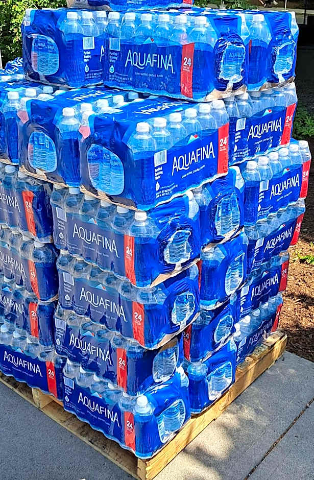 New 2025-Ocean Sands Beach Boutique Inn-Sauna and Salt-Mineral Pool -Free Beach Bikes and Famous Beach-Nightly Popcorn-Bathrobes and Sunscreen in all rooms-Ultra Sparkling-Free Laundry-4 Grand Presidential Black Beds in all rooms-Savings#252-242-SAND