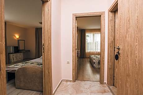 One-Bedroom Apartment (2 Adults + 2 Children)