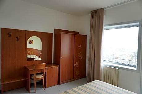 Triple Room with Front Sea View