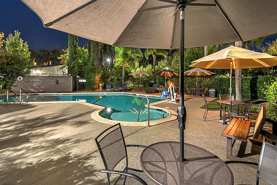 University Park Inn & Suites, an Ascend Collection Hotel