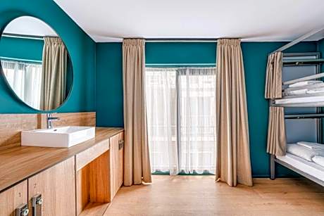 Private 4-Bed Room Shared Bathroom