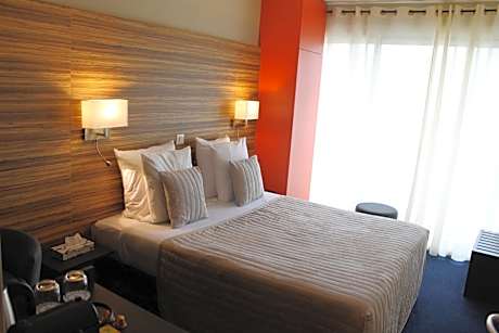 Superior Double or Twin Room with Air Conditioning