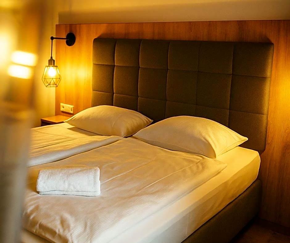 Plaza Hotel & Living Frankfurt