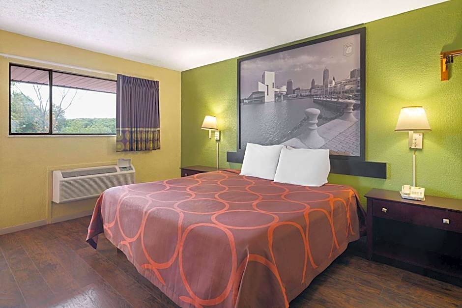 Super 8 by Wyndham Youngstown/Girard