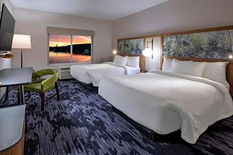 Queen Room with Two Queen Beds, Lake View and Bathtub - Mobility Access