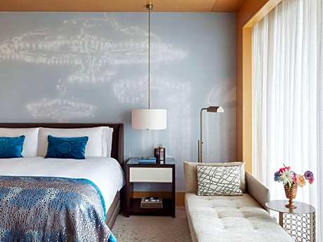PREMIER, KING BED