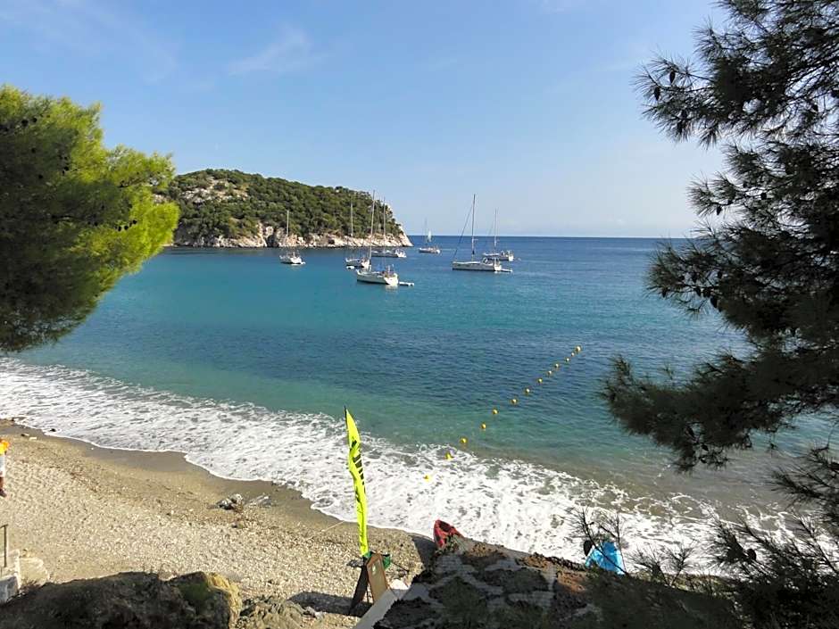 Stafylos Suites & Boutique hotel