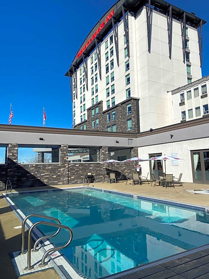 Carriage House Hotel & Conference Centre