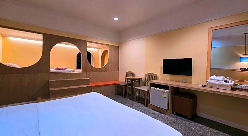 Golden Land Hotel