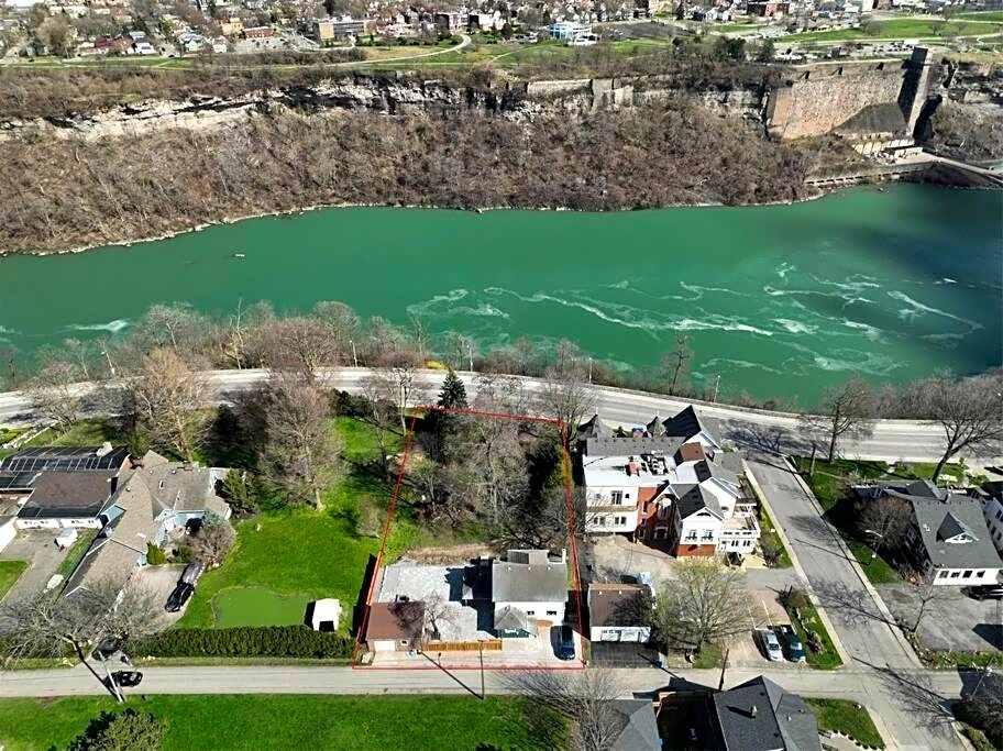 Renovated 3 Bedroom House-Niagara View