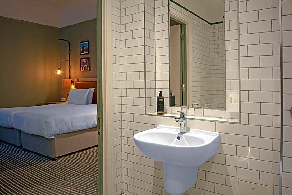 Bristol Grand Hotel By Sunday