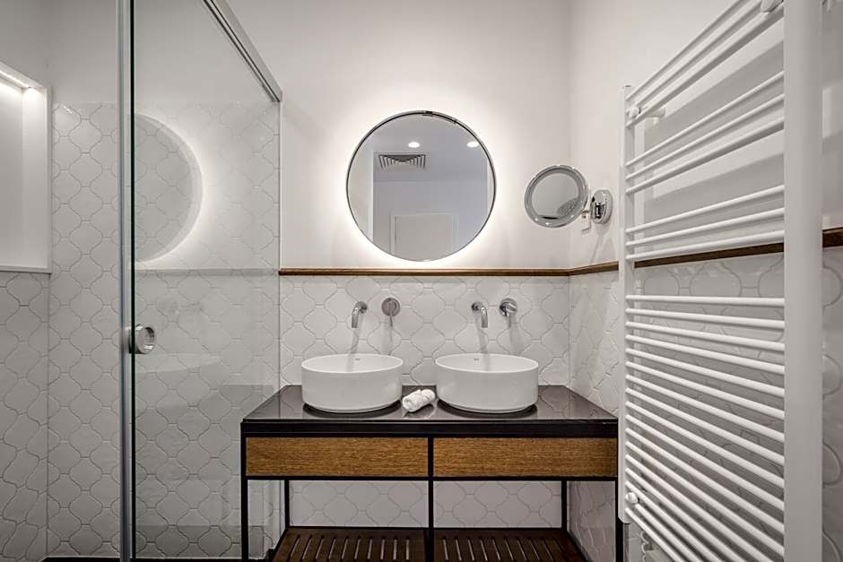 Budapest Eye- Boutique Suites, by BQA