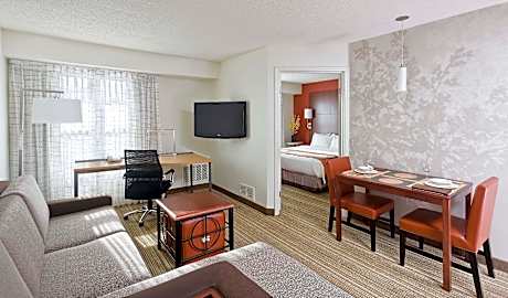 2 Bedroom Suite, Bedroom 1: 1 King, Bedroom 2: 1 Queen, Sofa bed
