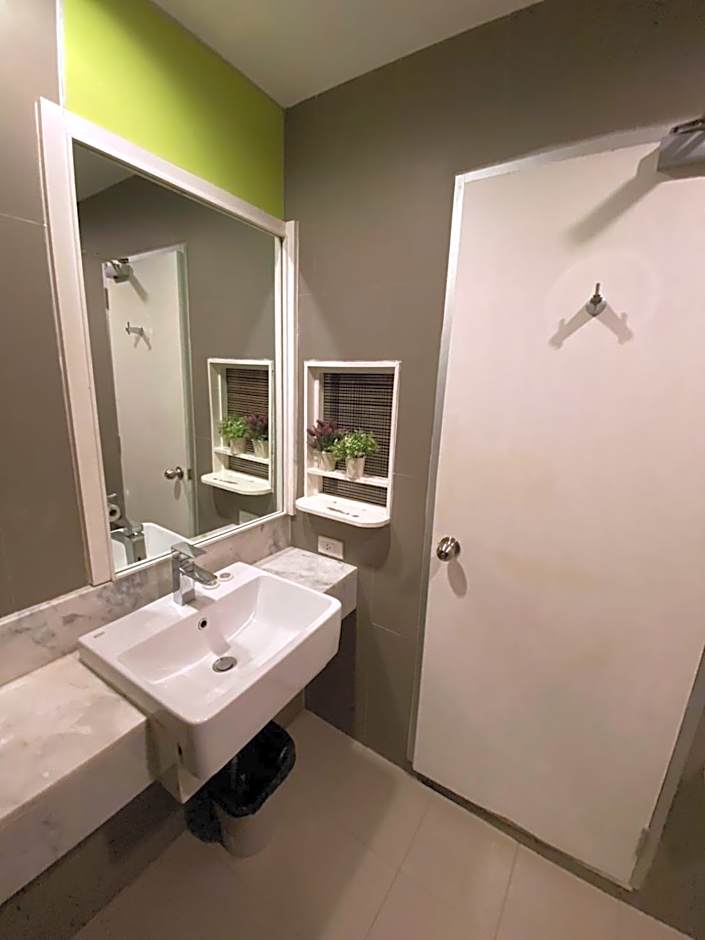 Vinary Hotel Sukhumvit - SHA EXTRA Plus