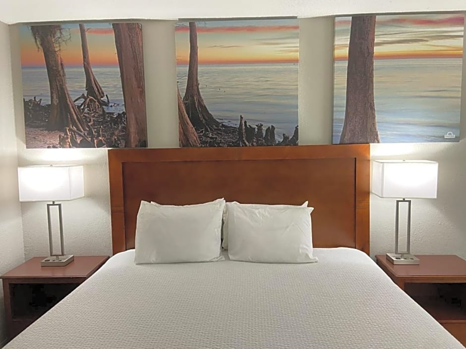 Days Inn by Wyndham Ozark