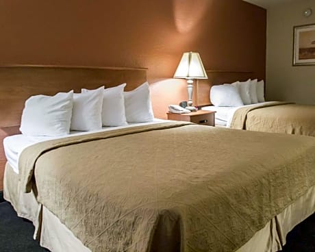 Queen Room with Two Queen Beds - Smoking