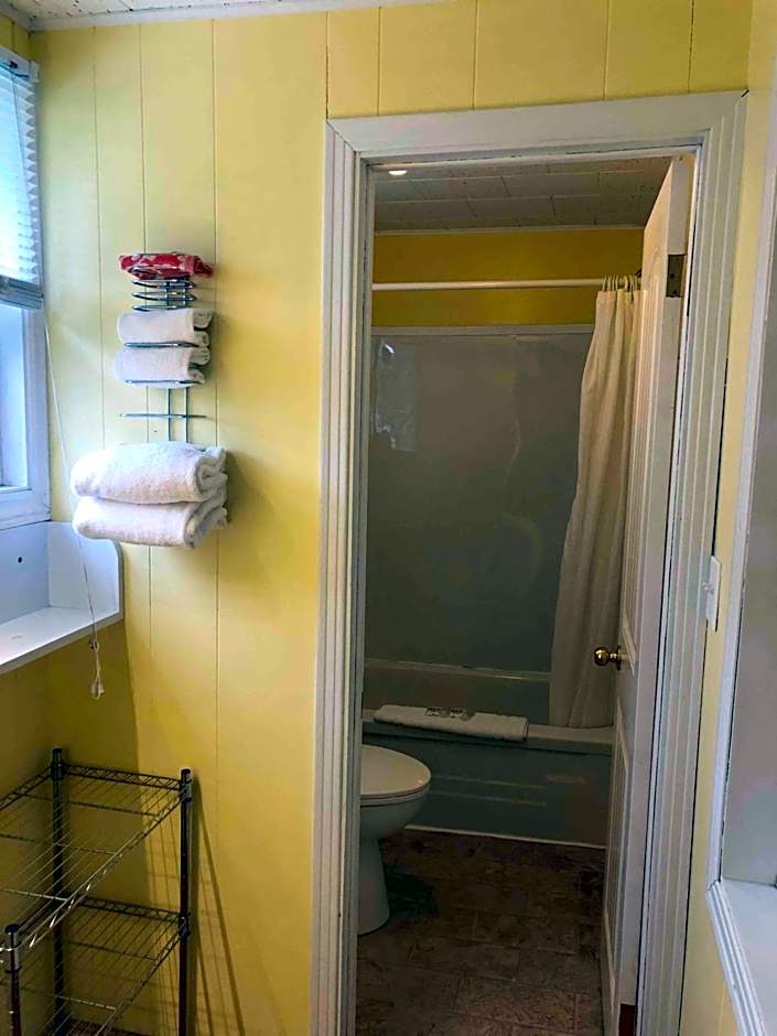 Lakelawn B&B and Motel