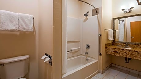 SUITE-2 QUEEN BEDS,NSMK,SEP BEDRM,KITCHNTT,PILLOWTOP,SOFABD,FULL BREAKFAST