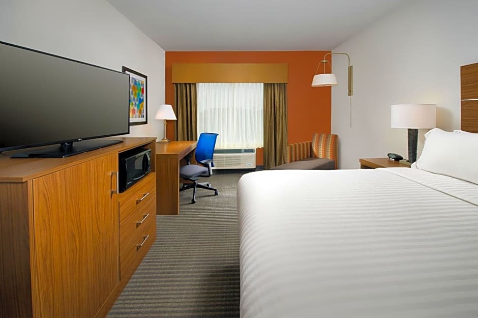 Holiday Inn Express & Suites Bay City By IHG