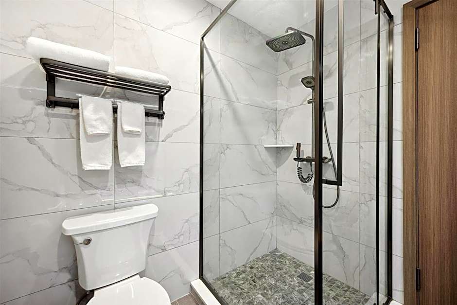 Ramada by Wyndham Flushing Queens