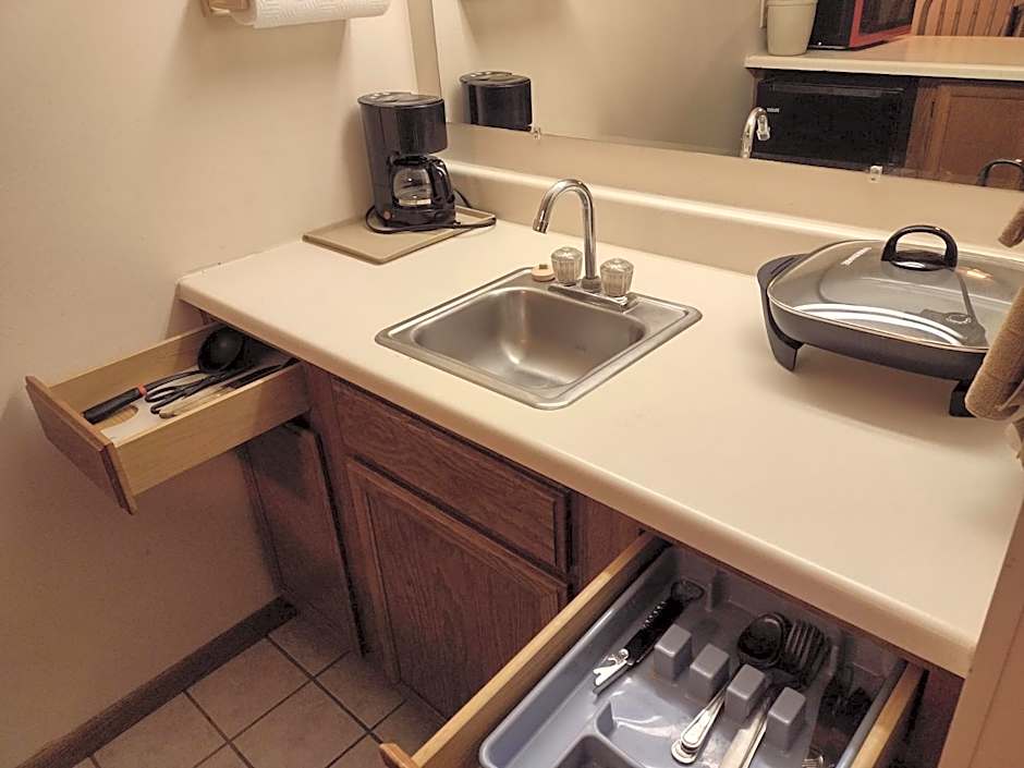 Hotel Iron Mountain Inn & Suites