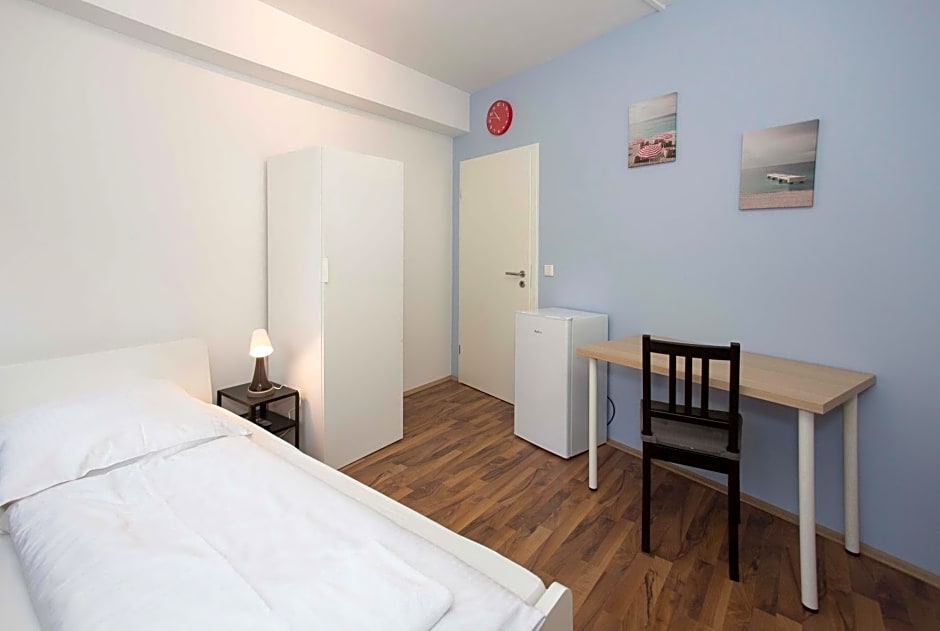 Zentral gelegene Zimmer mit Gemeinschaftsbad und Kuche