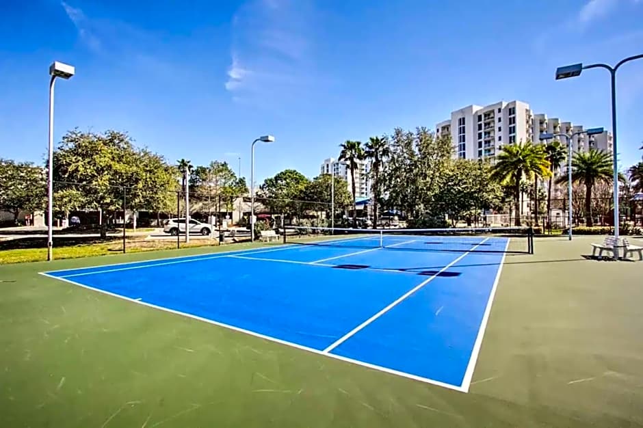 Sunrise Surprise 9th floor 2BR 2 BA King Suite Beach shuttle, heated pool!