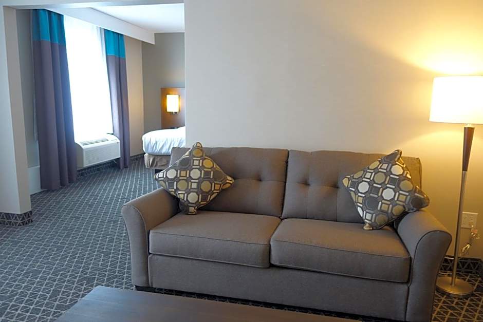 Photo 1 of 5 of 1 Bedroom 1 King Bed Suite