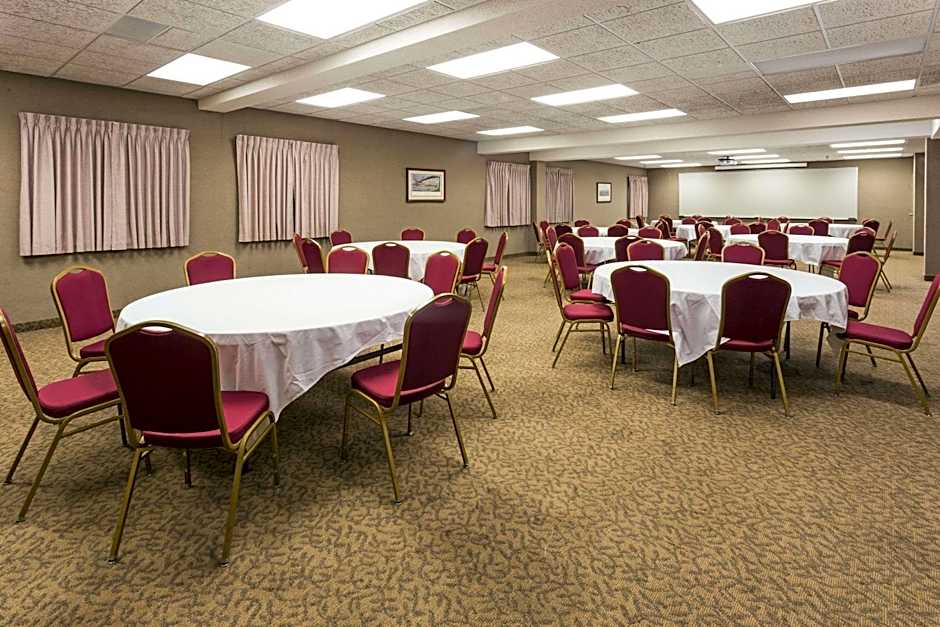 Ramada by Wyndham Bettendorf