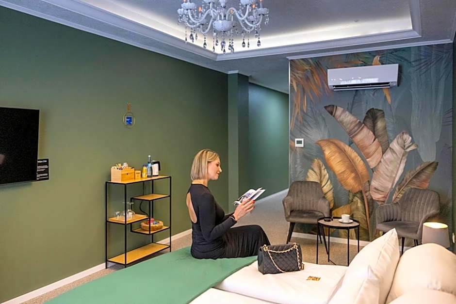 Hotel Residenz Luxury - Outletcity - Parken - Klima - 24h Check-In