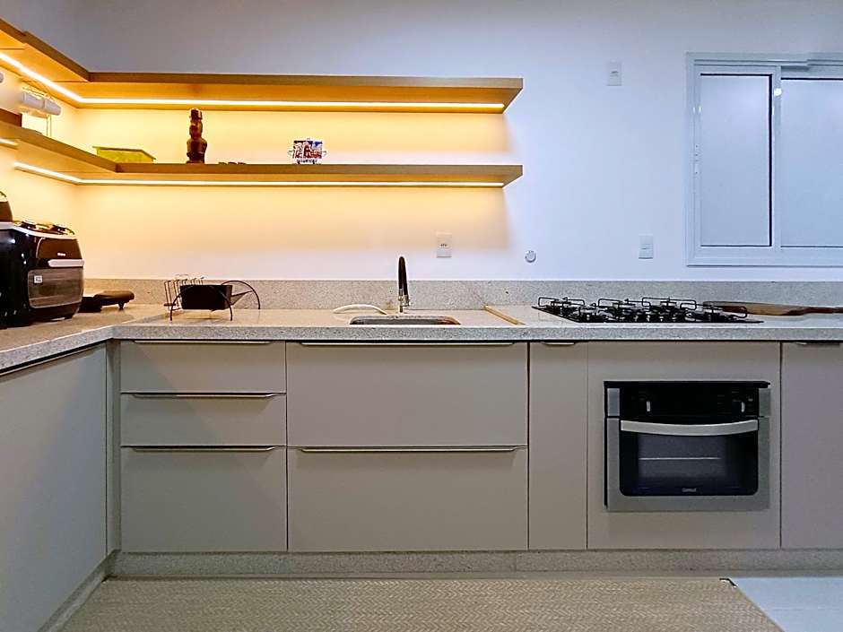 Alto padrão com piscina a 300m do mar - CAN103G