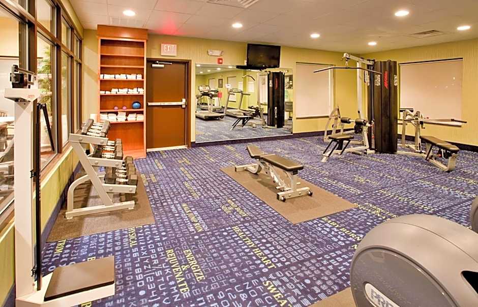 Holiday Inn Express Hotel and Suites Saint Robert By IHG