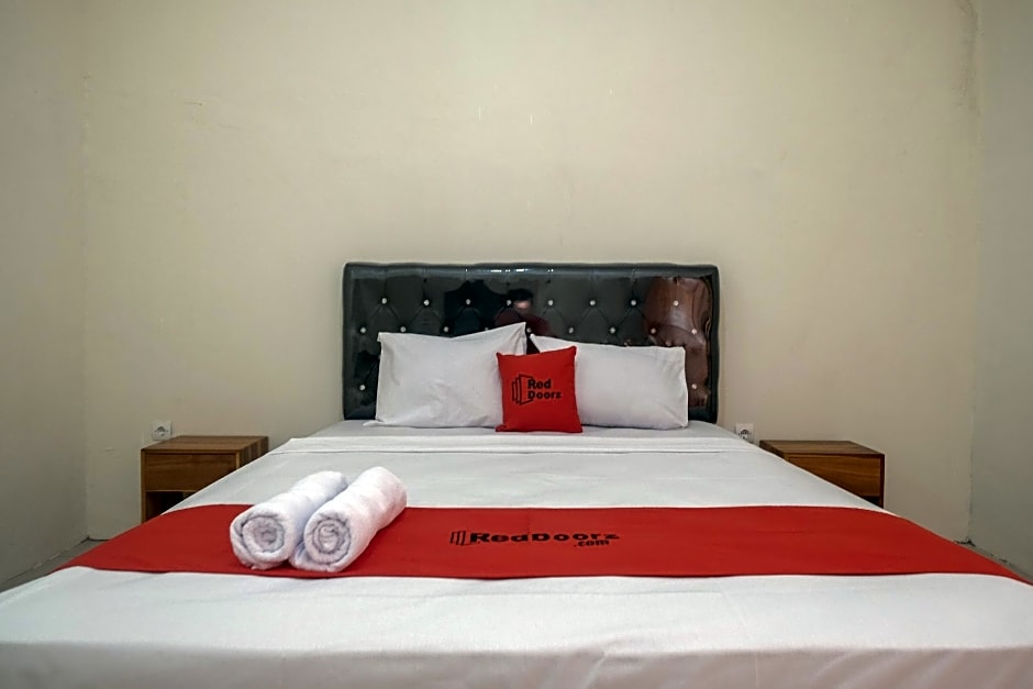 RedDoorz Plus Syariah @ Hotel Indonesia Kajen