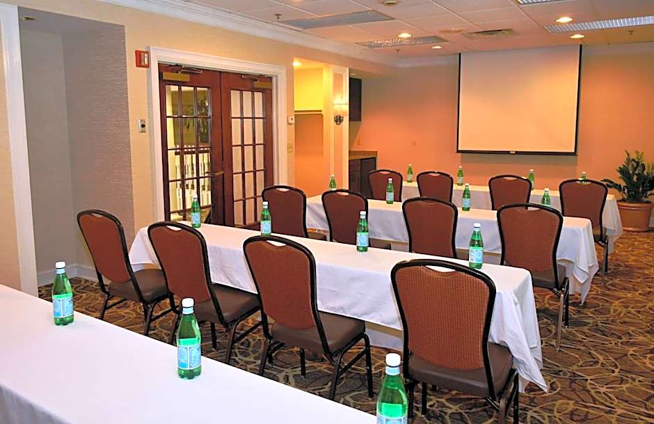 Hampton Inn By Hilton And Suites Bethlehem