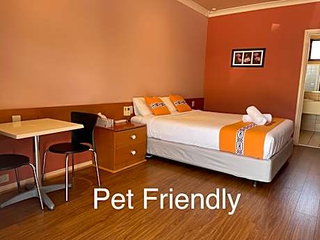 Standard Queen Room - Pet Friendly