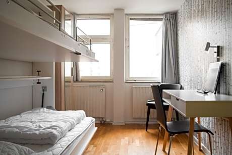 Economy Twin Room with Shared Bathroom