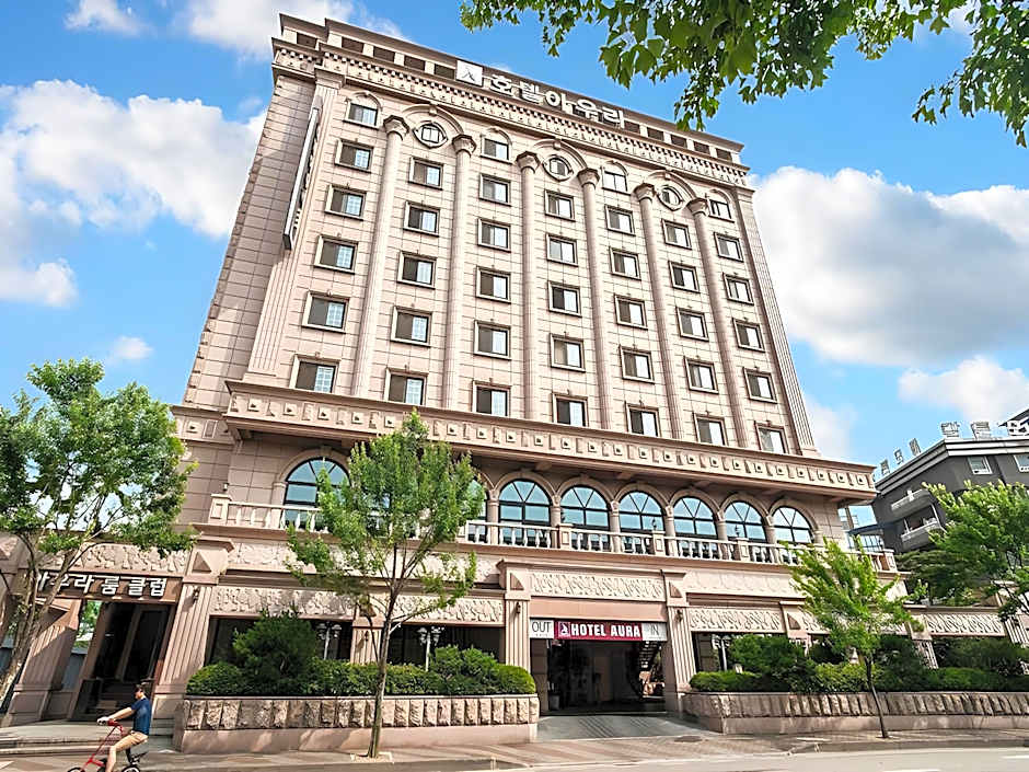 Photo 1 of 50 of Aura Tourist Hotel