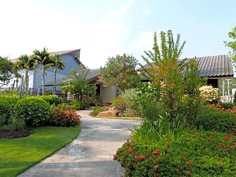 Bannsuanrachawadee Resort