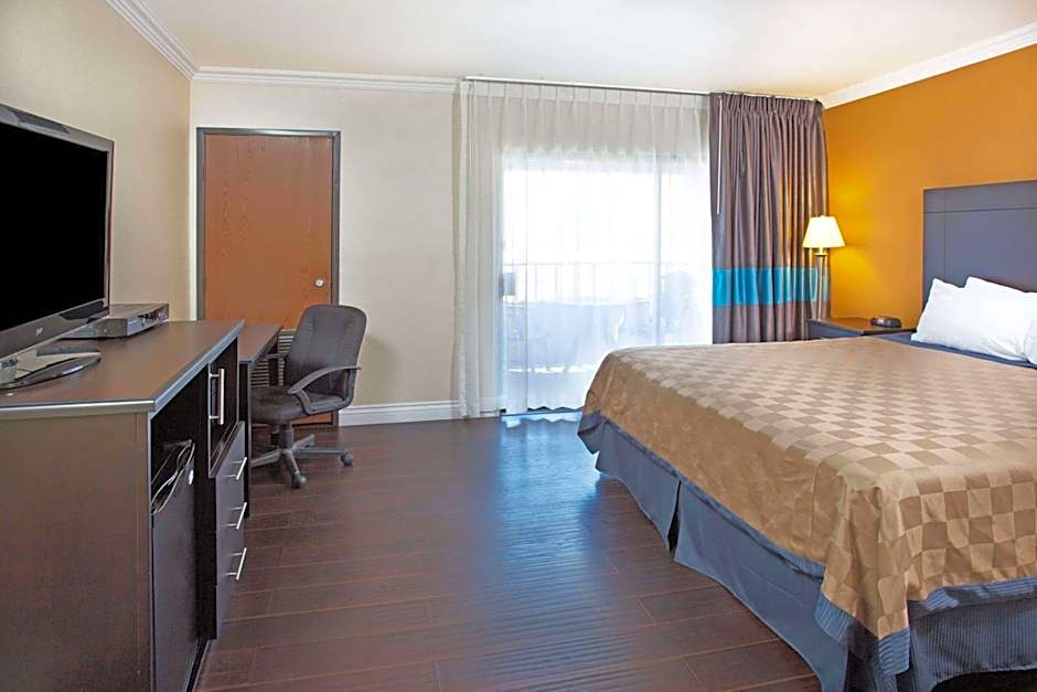 Travelodge by Wyndham Ocean Front